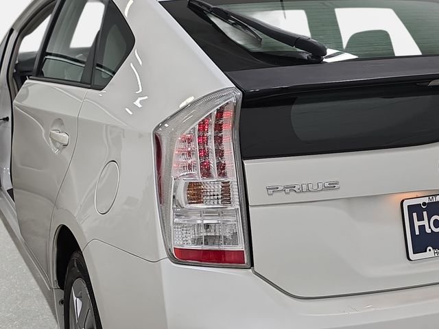 Used 2010 White Toyota II image 31
