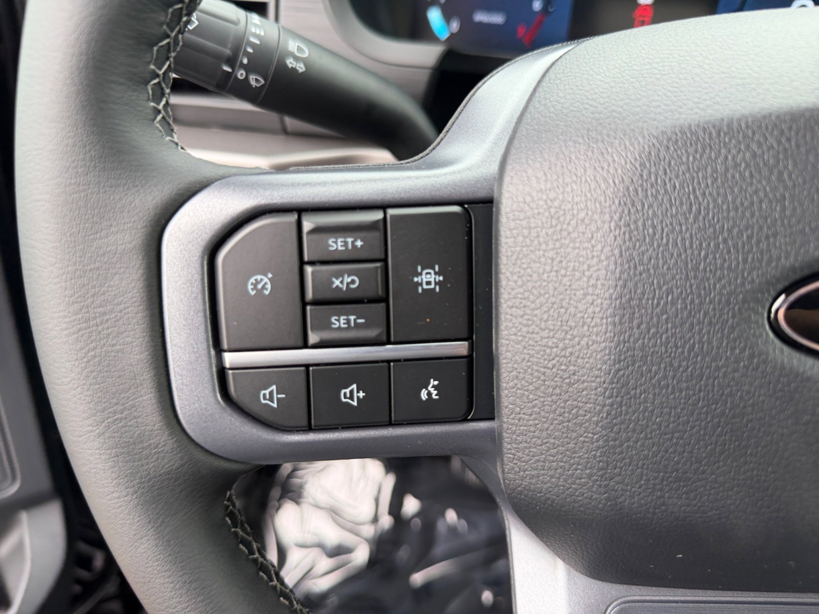 New 2026 Agate Black Metallic Ford XLT image 24