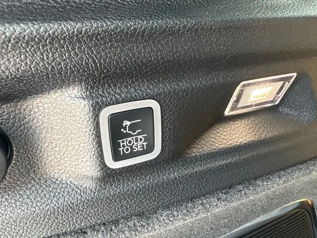 New 2027 White/off-white Jeep Summit image 21