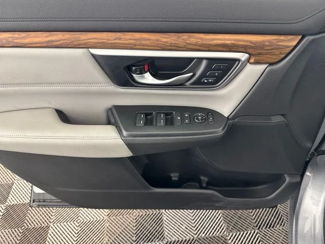 Used 2019 Silver Honda Touring image 23