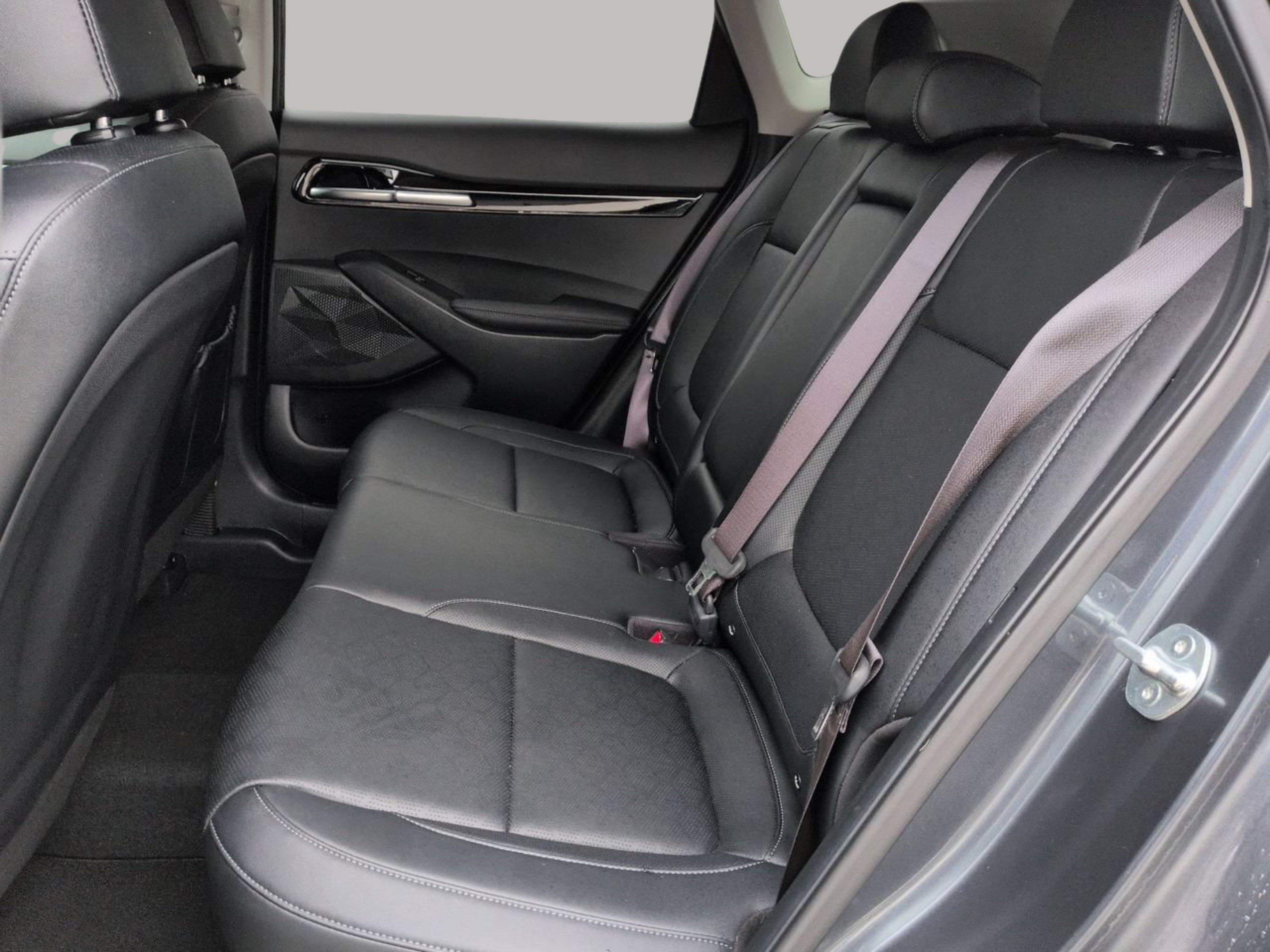 Certified Used 2025 Gravity Gray Kia EX image 18
