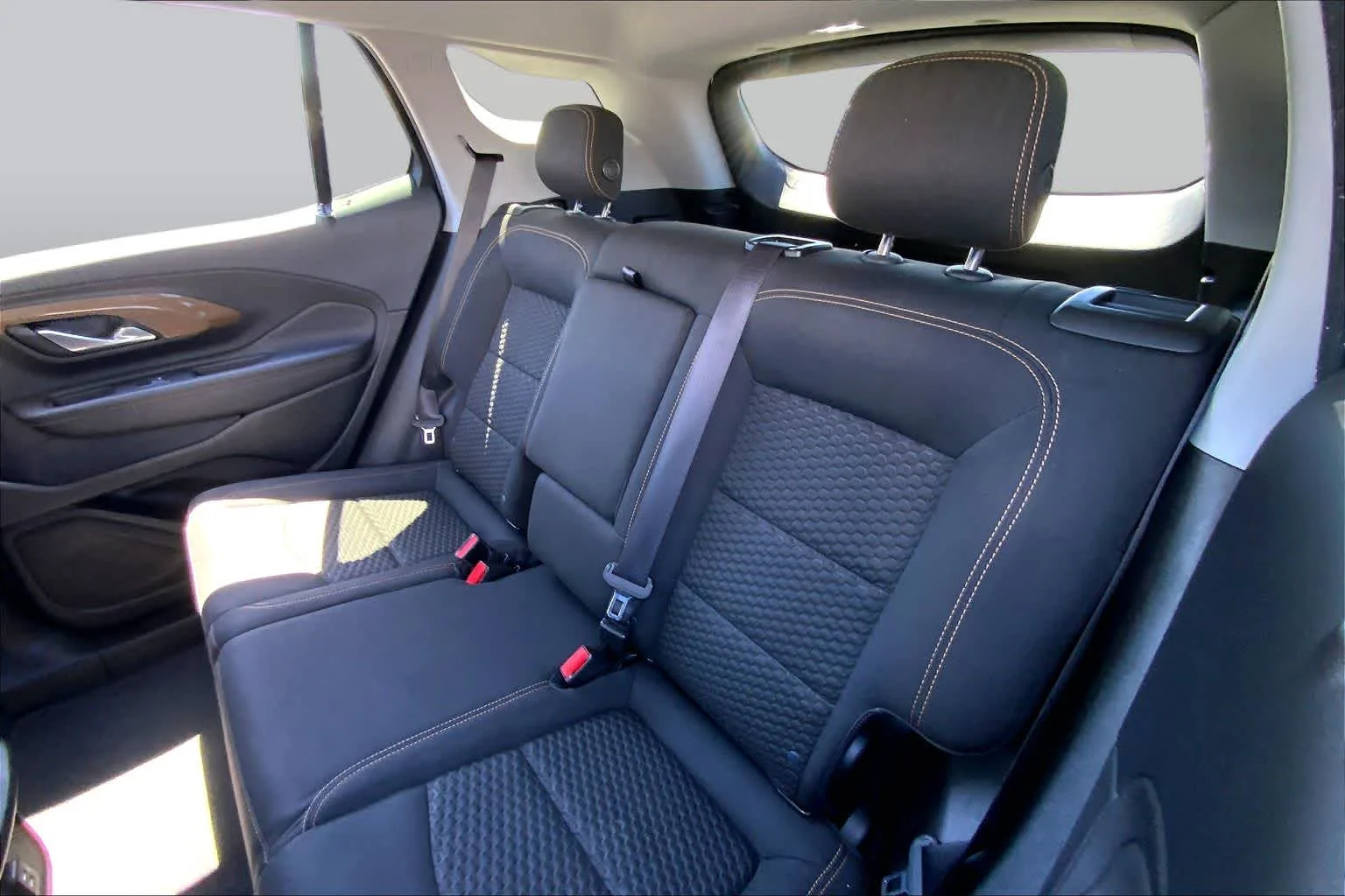 Used 2019 Summit White GMC SLE image 21