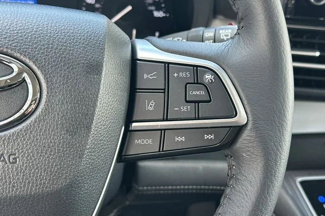 Used 2025 Beige Toyota XLE image 31