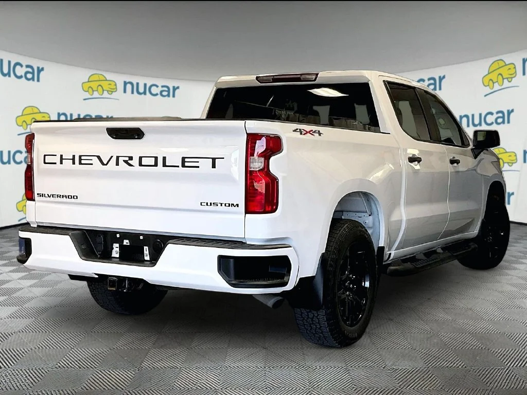 Used 2023 White Chevrolet Custom image 6