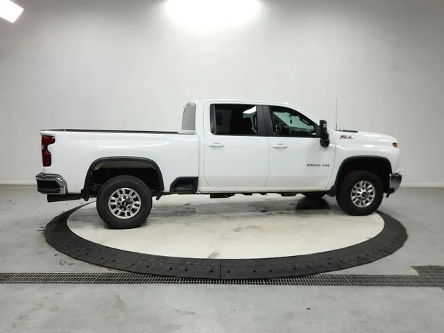 Used 2024 White Chevrolet LT image 9
