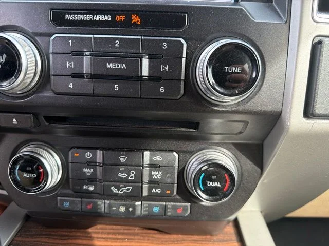 Used 2017  Ford Lariat image 19