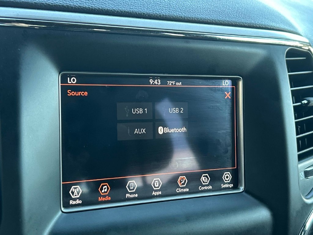 Used 2021 Black Jeep Laredo E image 27