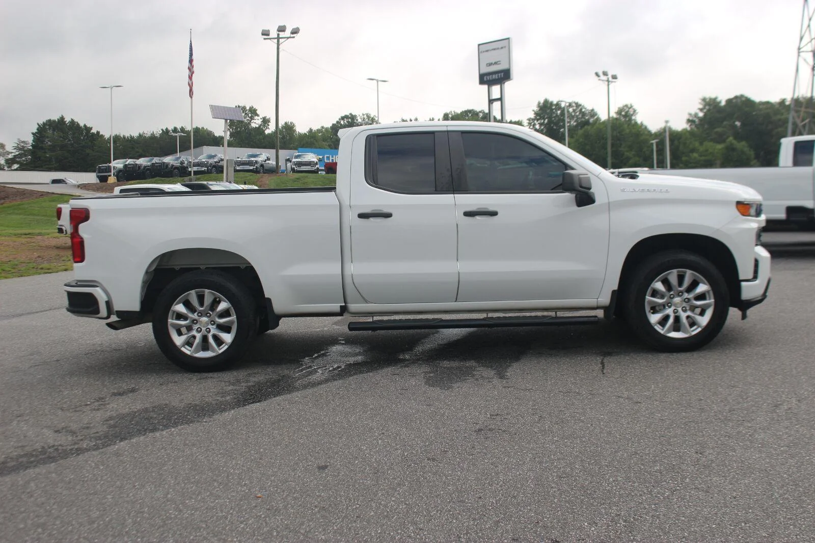 Used 2022 Summit White Chevrolet Custom image 8
