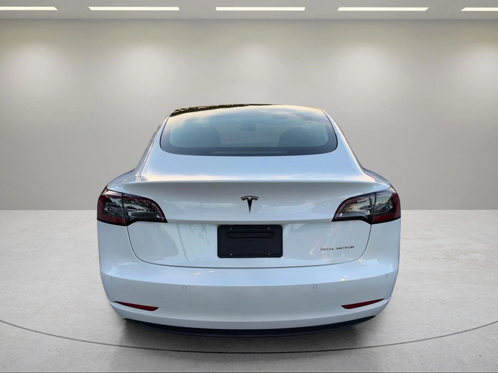 Used 2022  Tesla Long Range image 4