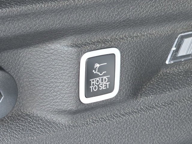New 2026 Velvet Red Pearl-Coat Exterior Paint Jeep Laredo image 22