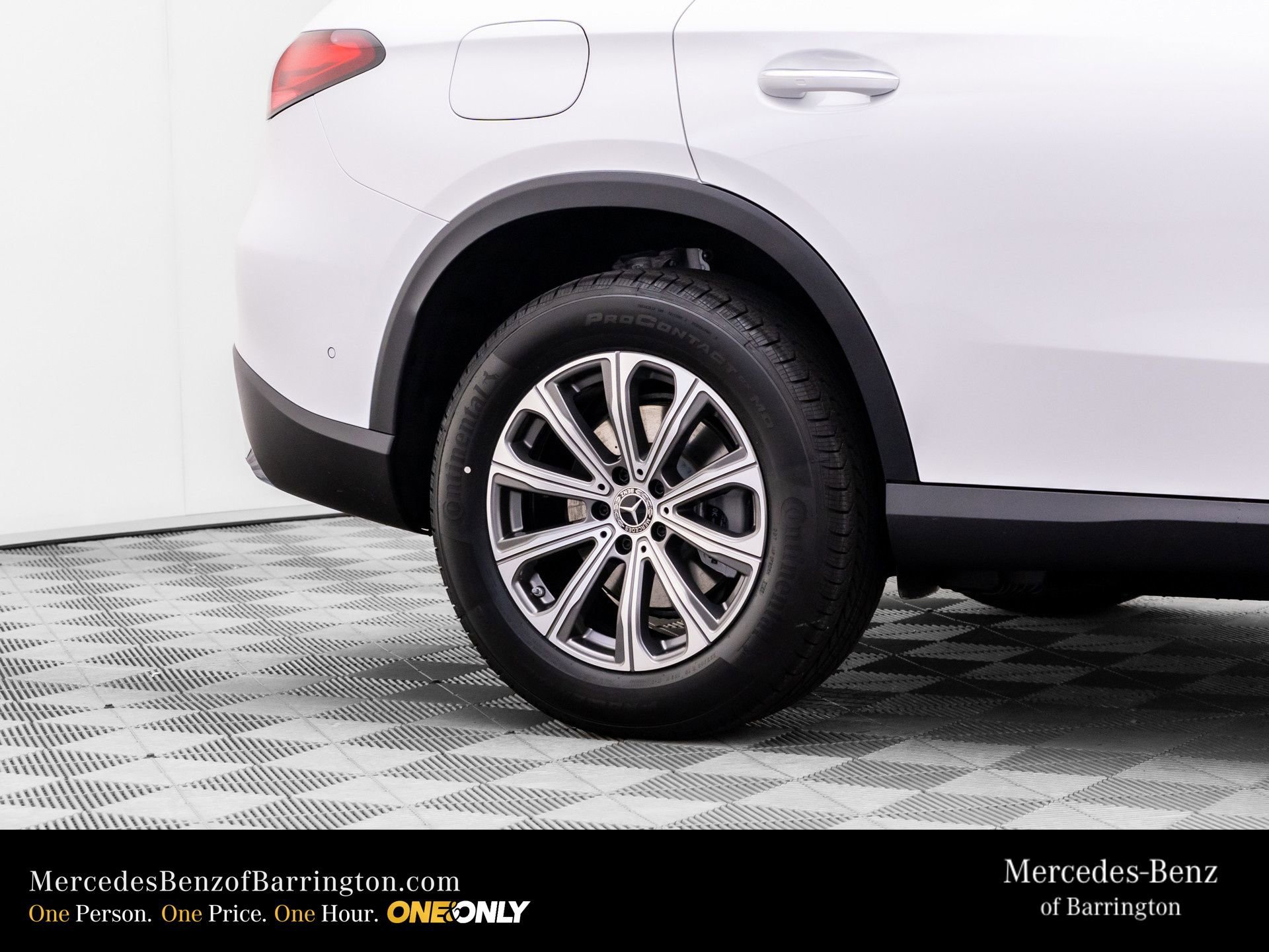 New 2026 MANUFAKTUR Moonlight White Metallic Mercedes-Benz GLC 300 image 90