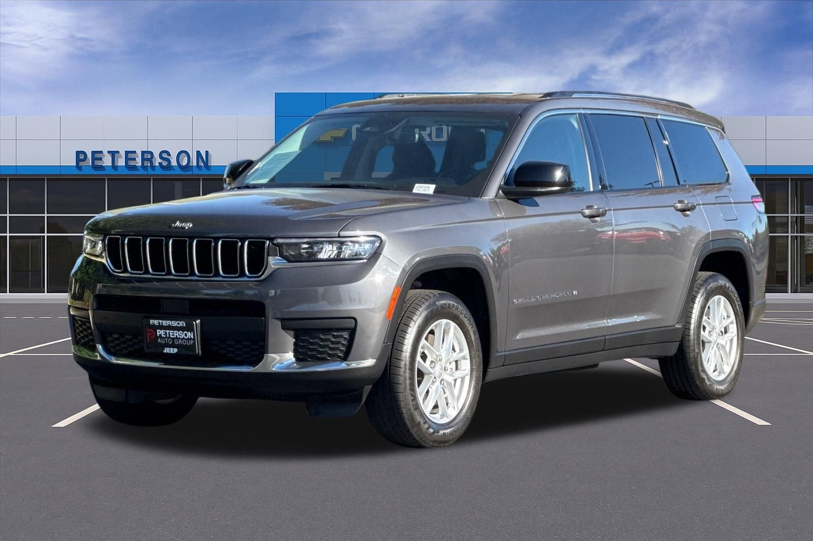 Used 2022 Gray Jeep Laredo image 8