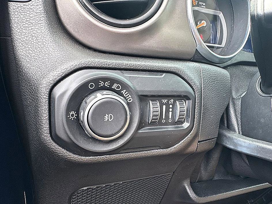 Used 2020 Ocean Blue Metallic Clearcoat Jeep Freedom image 21