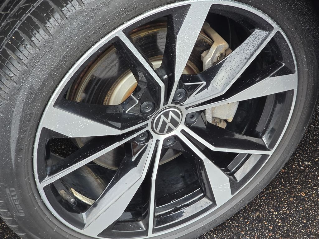 Used 2024 Black Volkswagen 2.0T SEL R-Line image 19