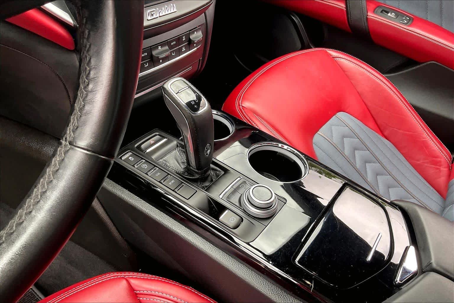 Used 2019 Rosso Folgore Mica Maserati GranLusso image 17
