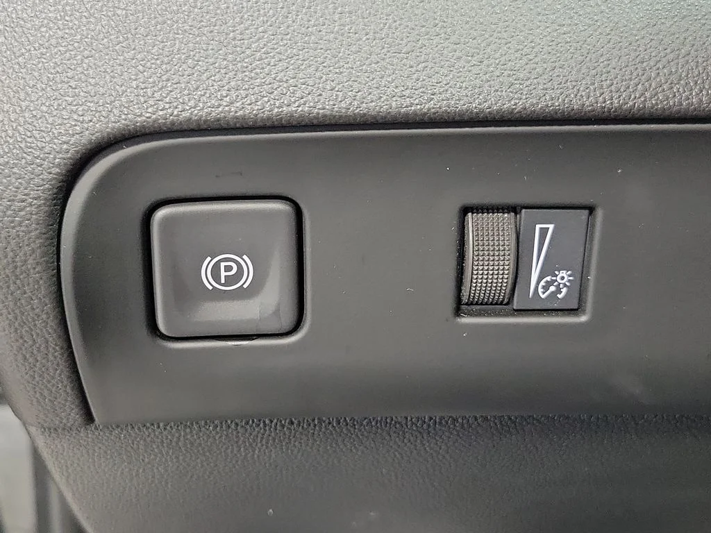 Used 2023 Black Buick Essence image 39