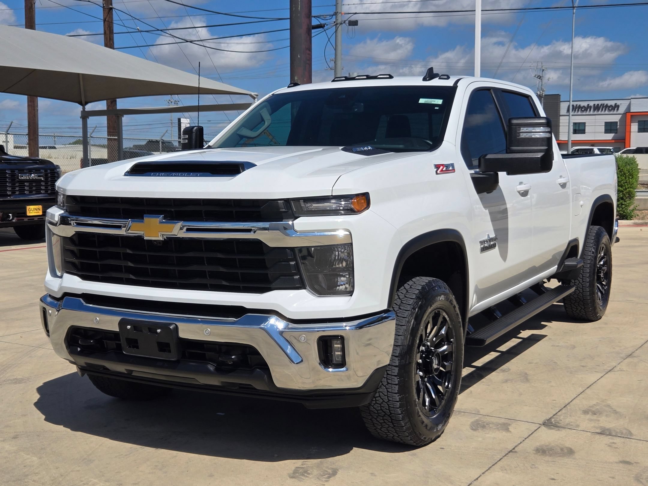 Used 2025 Summit White Chevrolet LT image 3