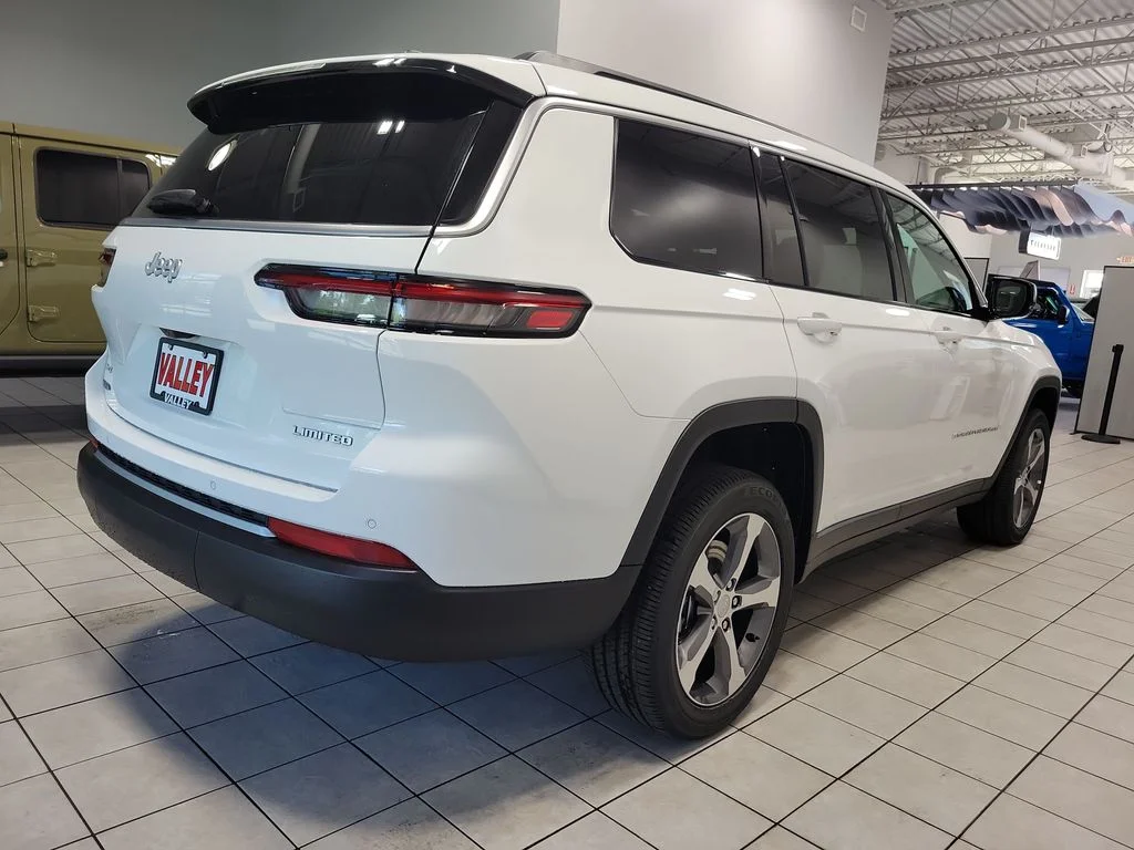 New 2026 Bright White Clear-Coat Exterior Paint Jeep Limited image 7