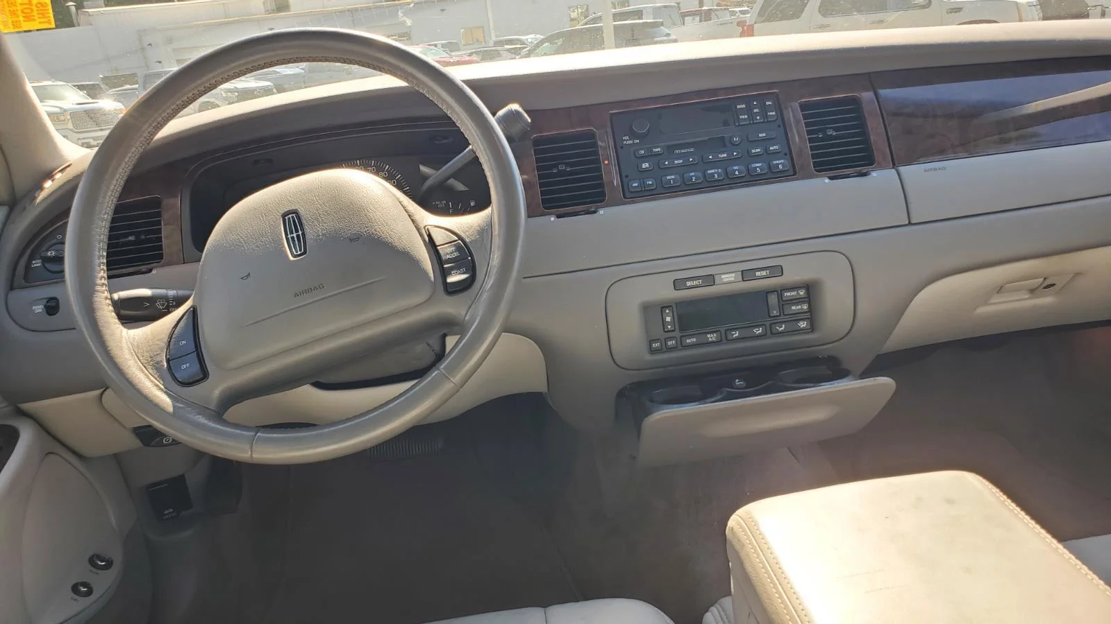Used 2000  Lincoln Executive image 7
