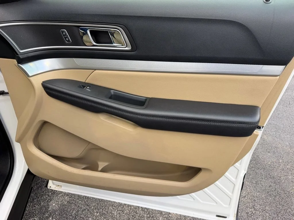 Used 2016 White Ford XLT image 31
