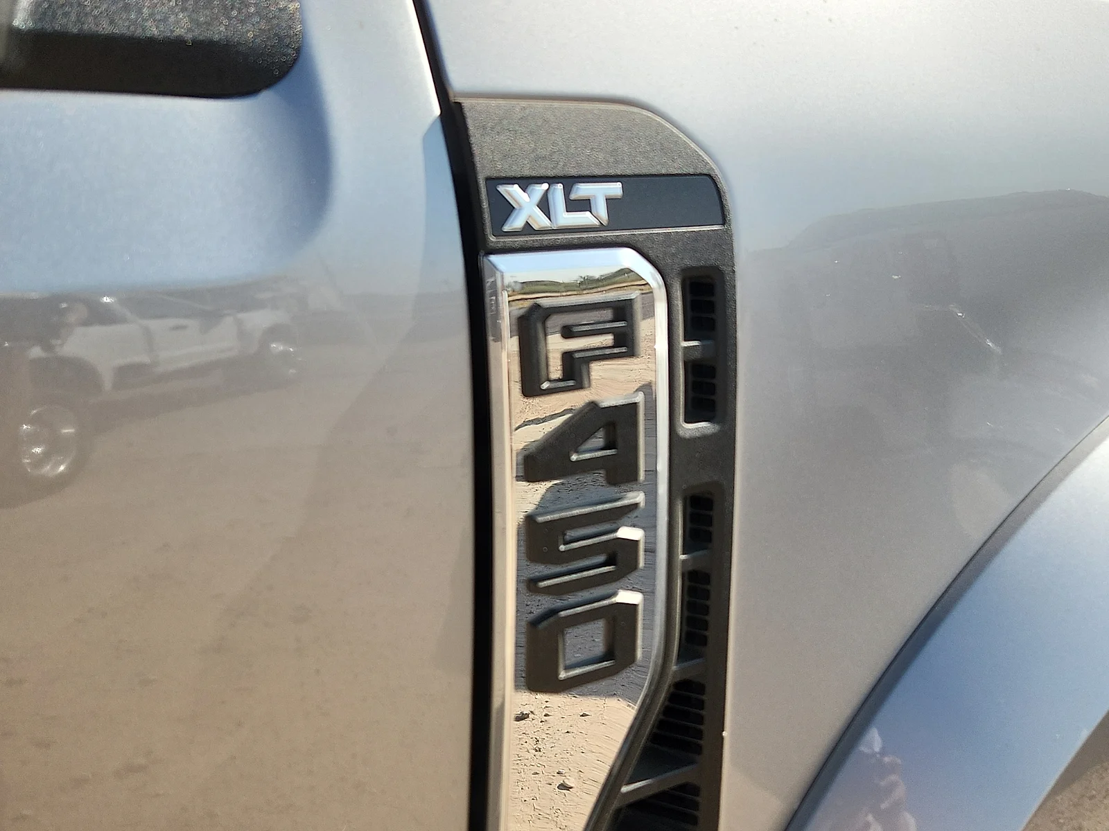 New 2027 Iconic Silver Metallic Ford XLT image 10
