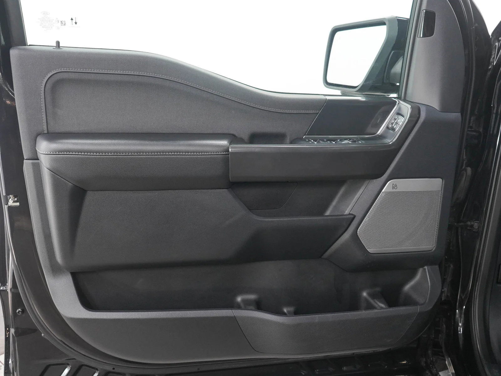 Used 2024 Agate Black Metallic Ford LARIAT image 20