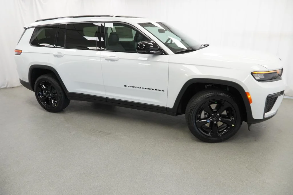 New 2026 Bright White Clear-Coat Exterior Paint Jeep Limited image 9