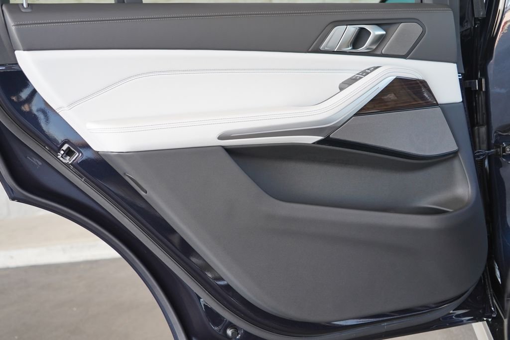New 2027 Carbon Black Metallic BMW xDrive40i image 32