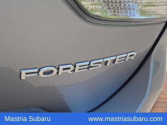 Used 2021 Ice Silver Metallic Subaru Premium image 9