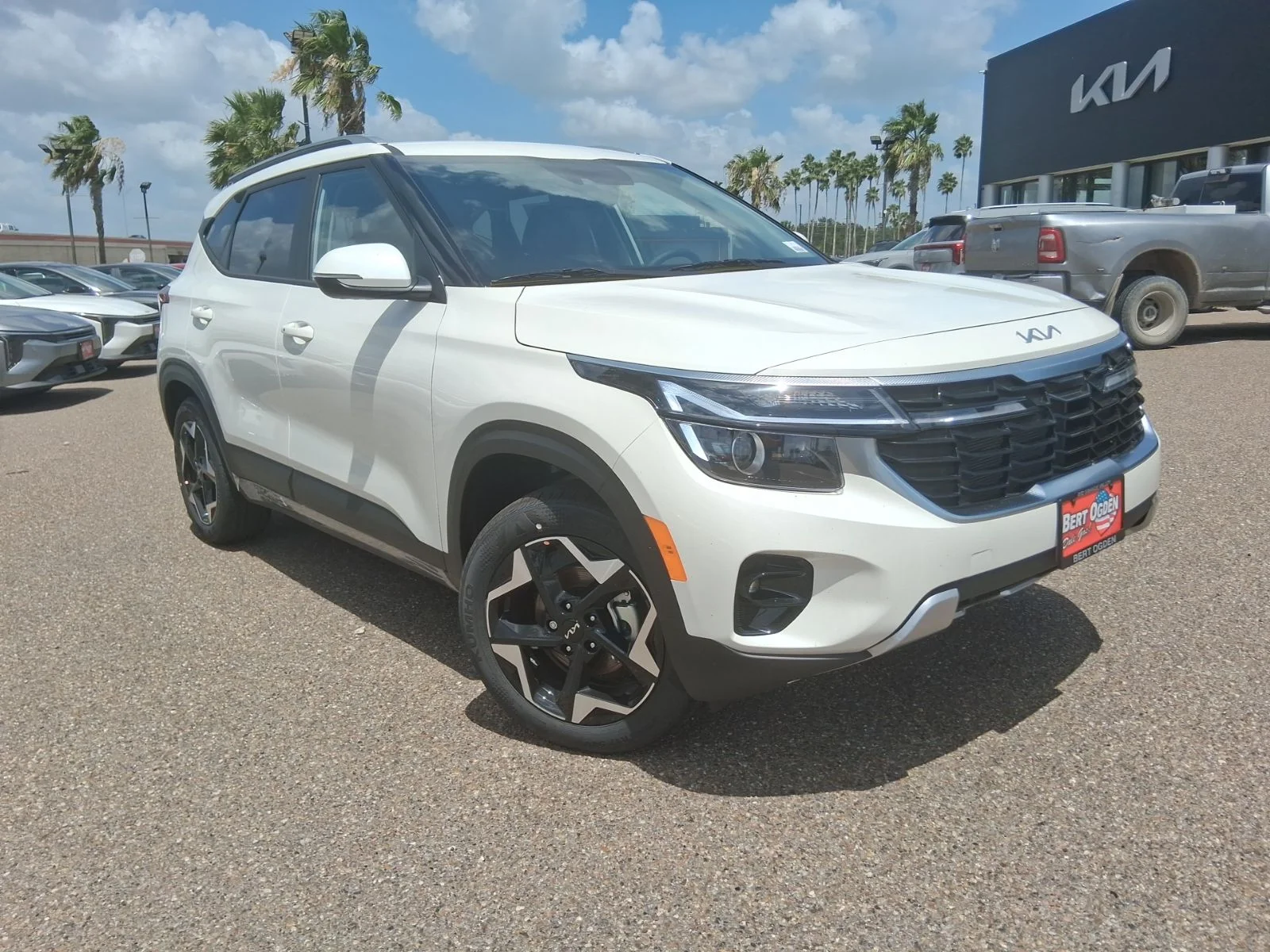 New 2026 White Kia S image 1