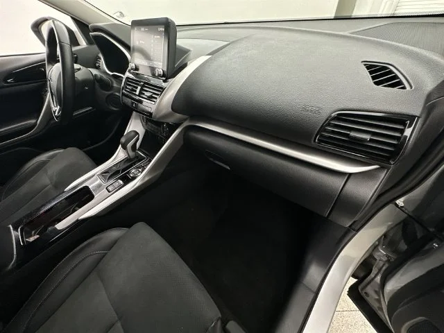 Used 2024 Silver Mitsubishi SE image 13