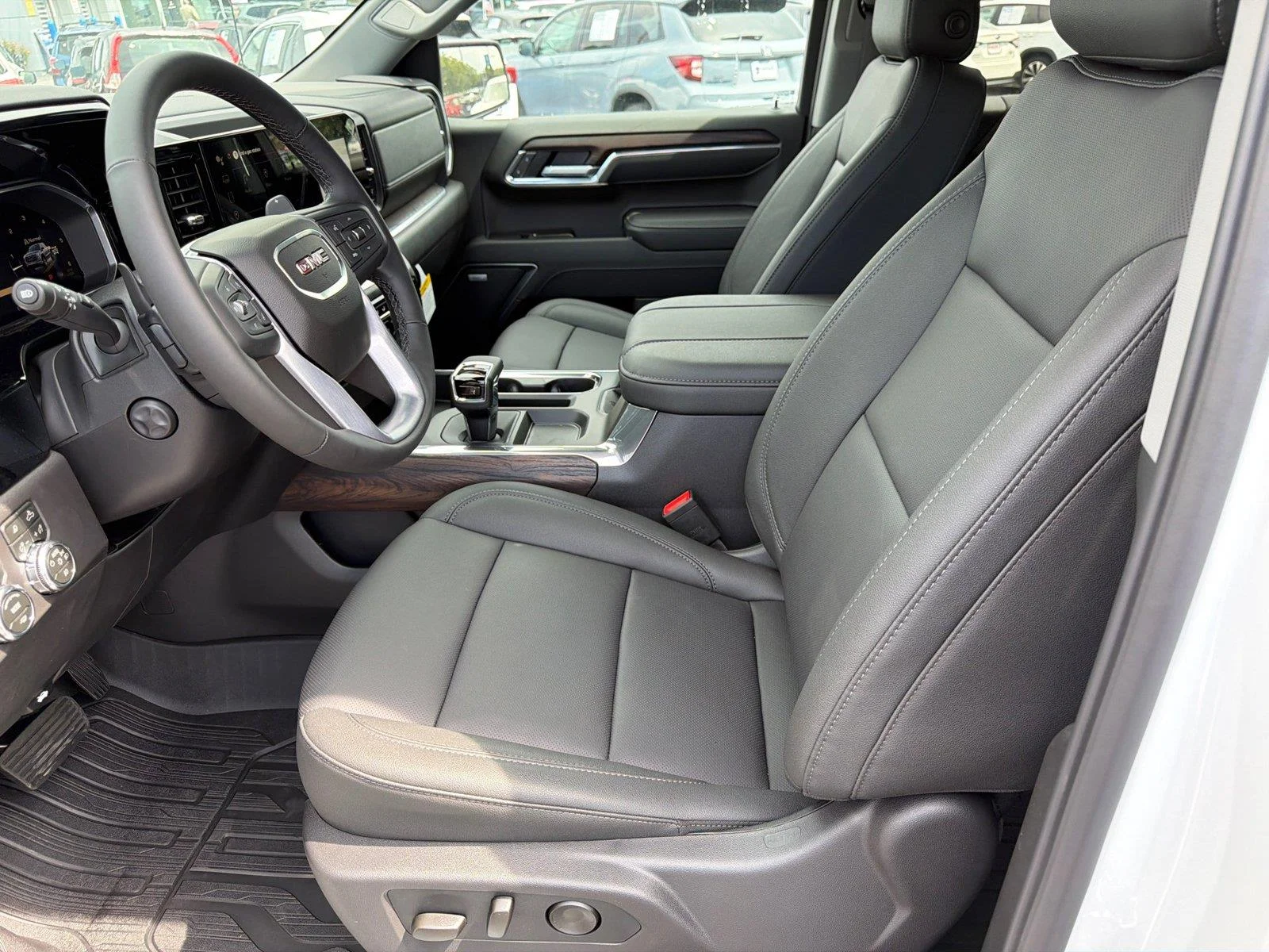2026 GMC Sierra 1500 SLT - Photo 15