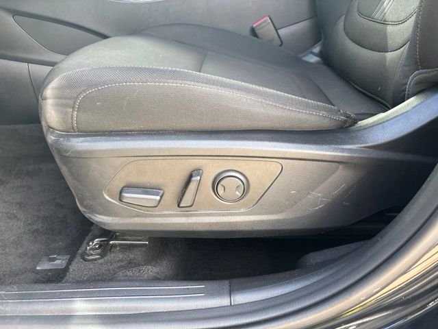 Used 2025 Phantom Black Hyundai SEL image 14