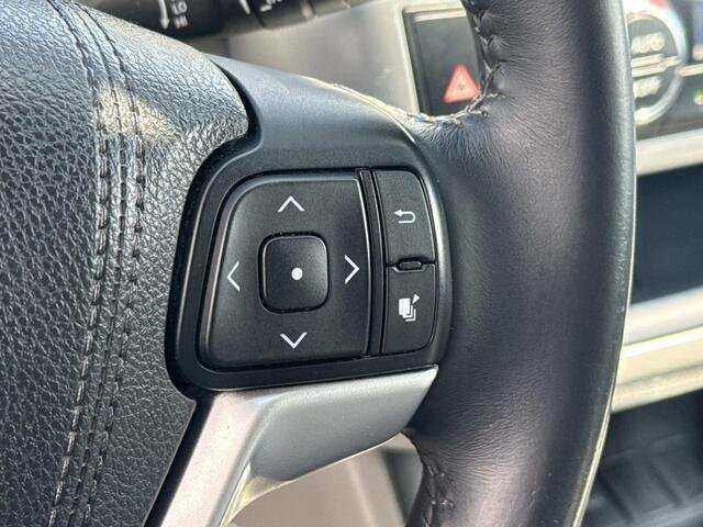 Used 2015 Predawn Gray Mica Toyota XLE image 24