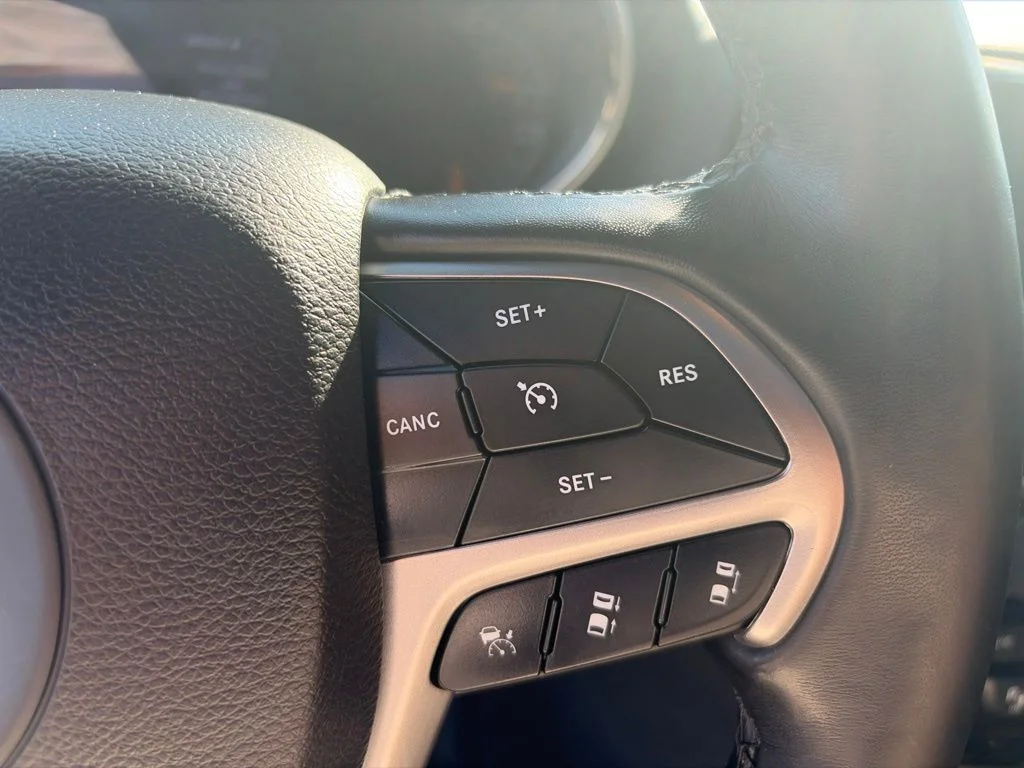 Certified Used 2020 Black Jeep Overland image 27