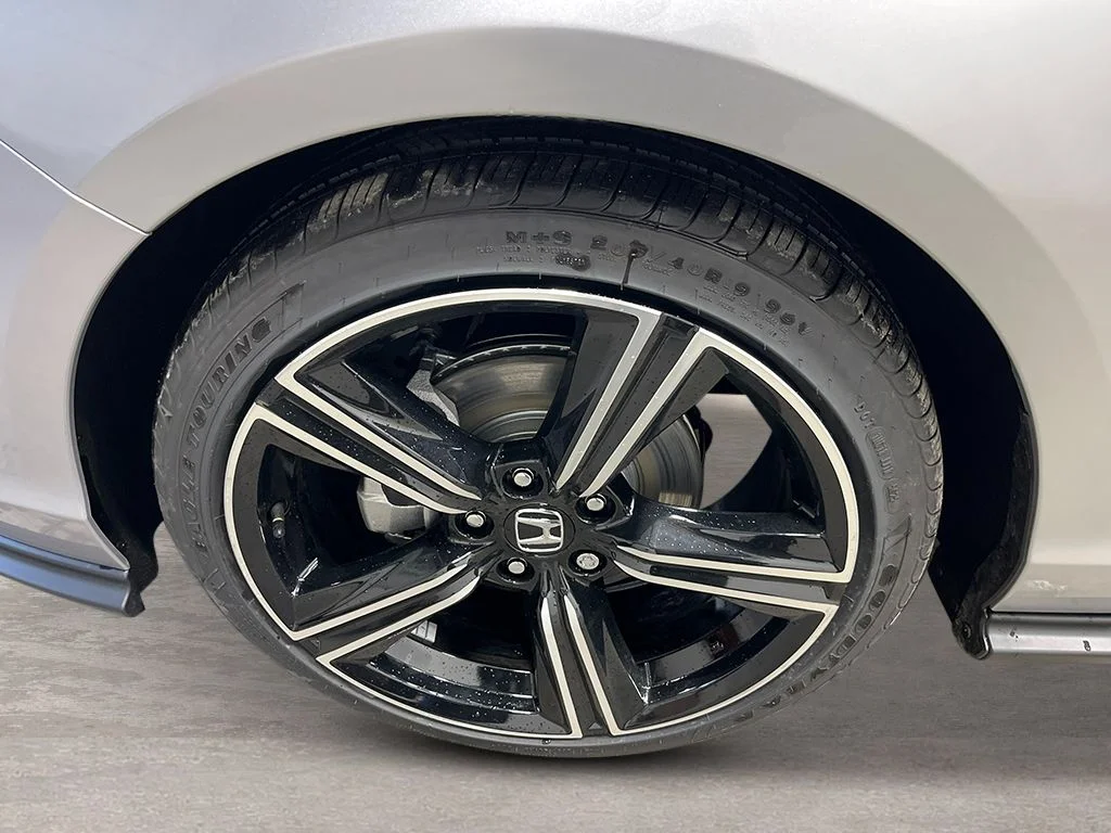 New 2026 Solar Silver Metallic Honda SE image 10