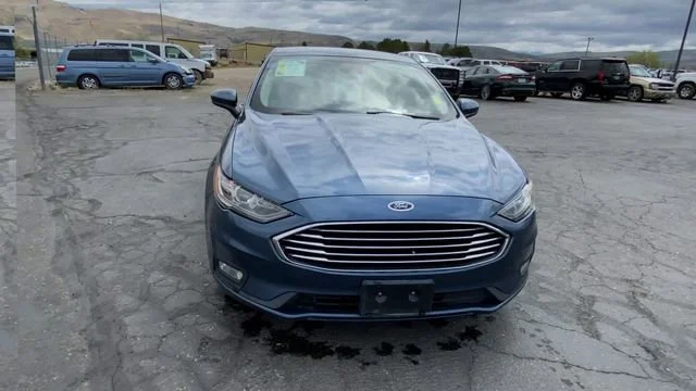 Used 2019 Blue Metallic Ford SE image 3