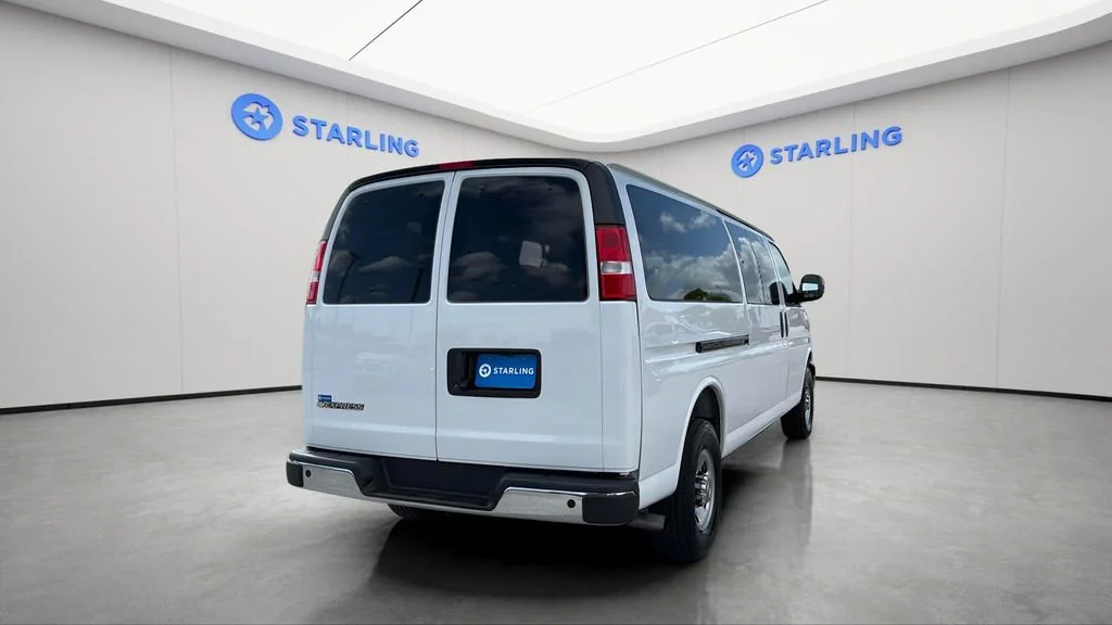 Used 2025 Summit White Chevrolet 1LT image 8