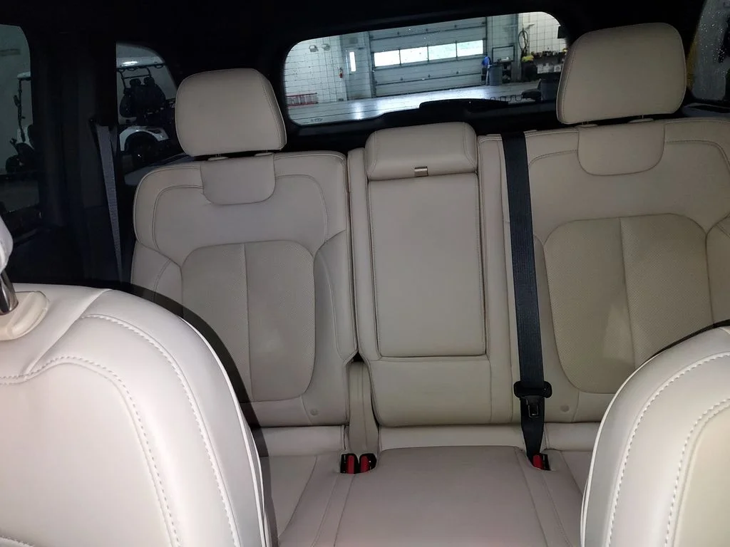Used 2023 White/off-white Jeep Limited image 13