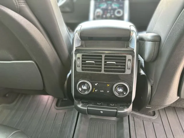Used 2022 White Land Rover HSE Silver Edition image 25