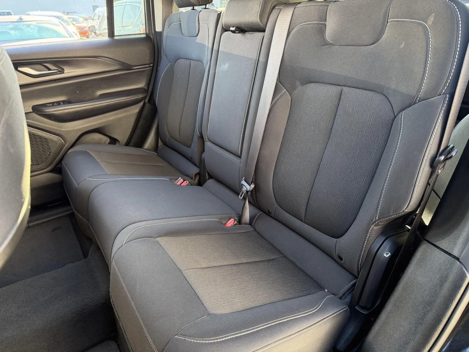 Used 2023 Diamond Black Crystal Pearlcoat Jeep Laredo image 19