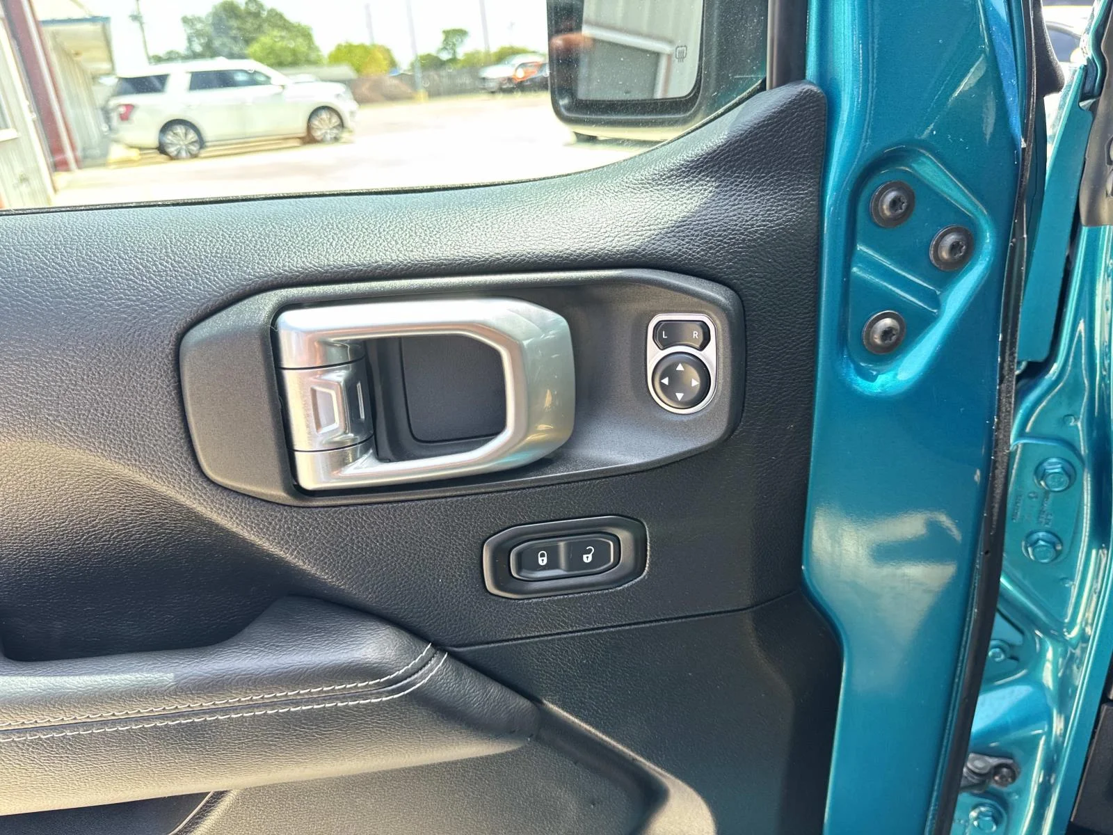 Used 2020 Green Jeep Sahara image 19