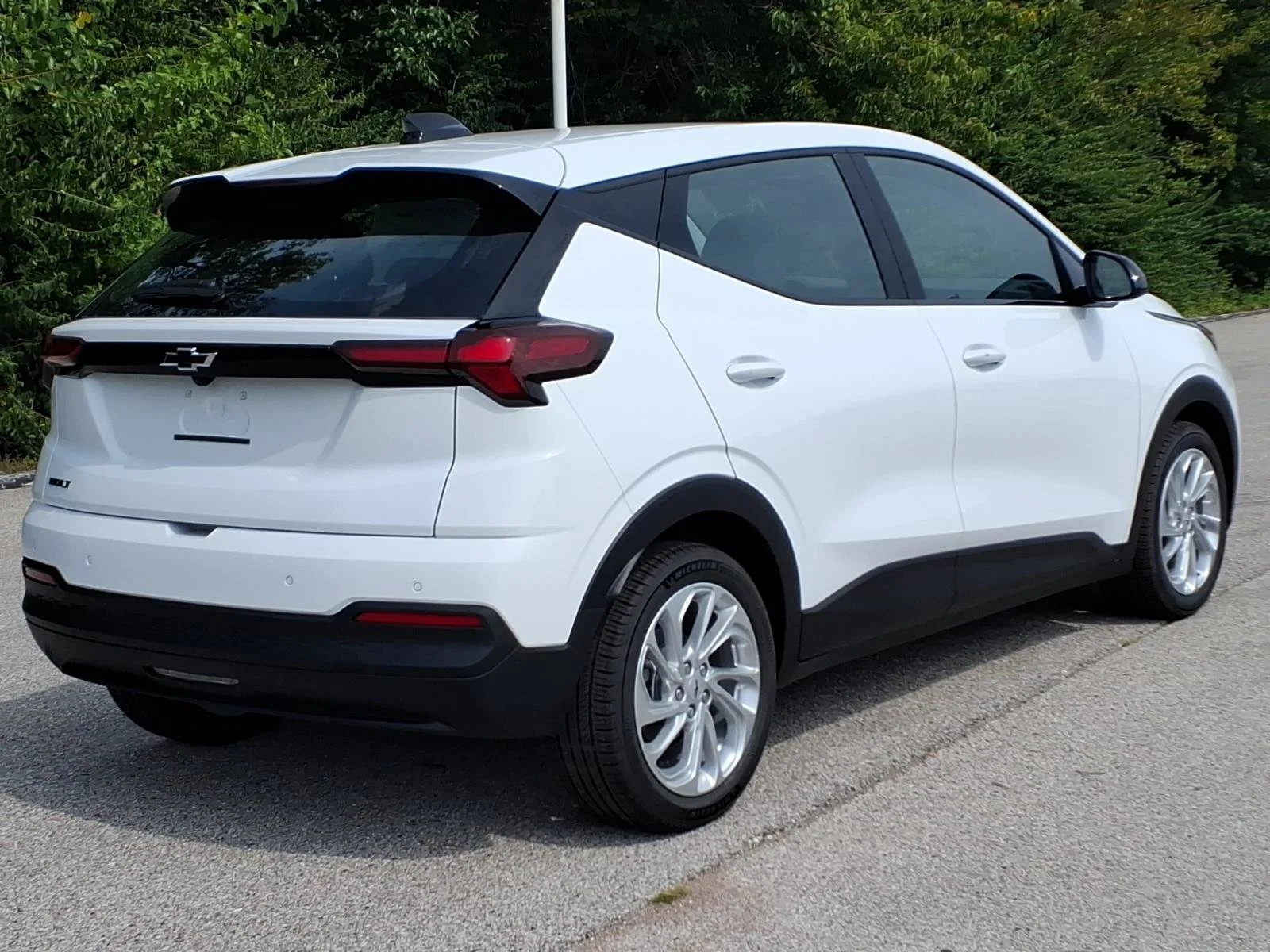 New 2027 Summit White Chevrolet LT image 15
