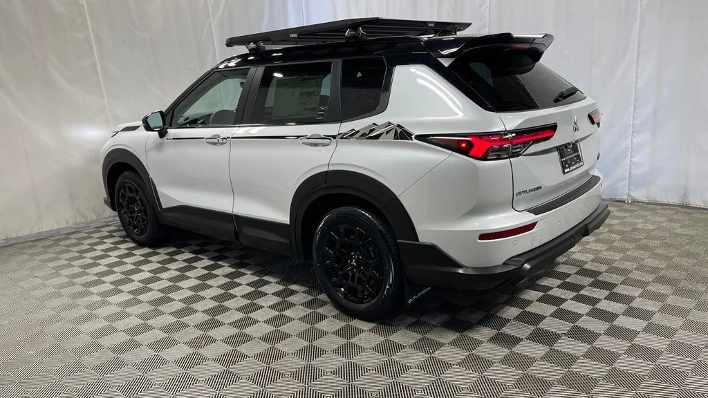 New 2026 White Diamond/Black Roof Mitsubishi TRAIL EDITION S-AWC image 4