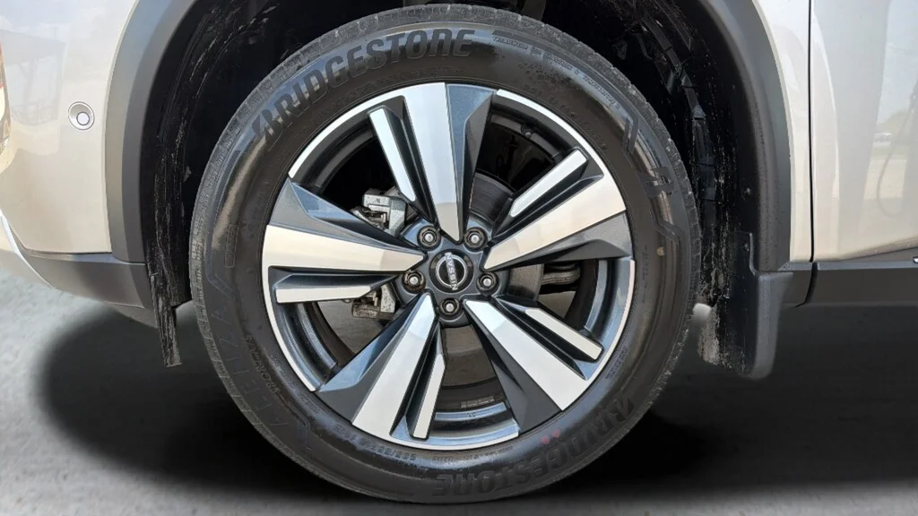 Used 2023 Champagne Silver Metallic Super Black Nissan Platinum image 28
