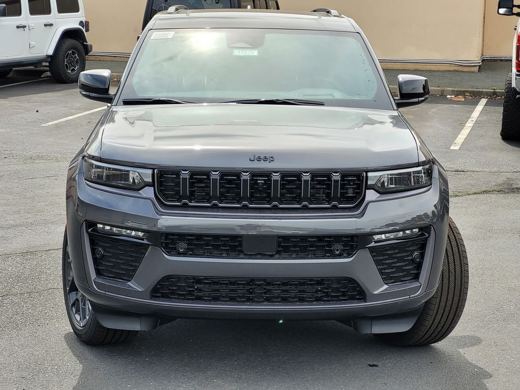 New 2026 Gray Jeep Summit image 2