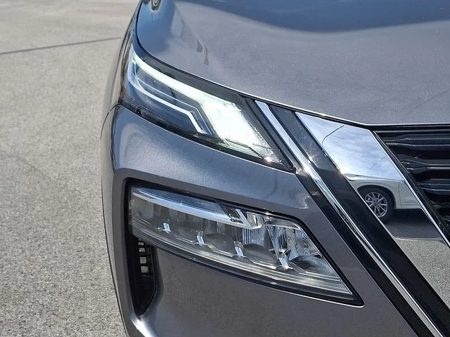 Used 2023 Gray Nissan Platinum image 11