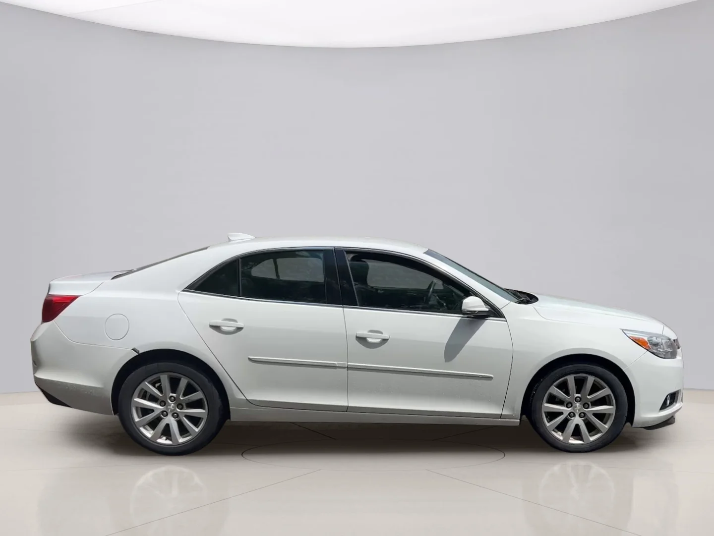 Used 2015 White Chevrolet 2LT image 6