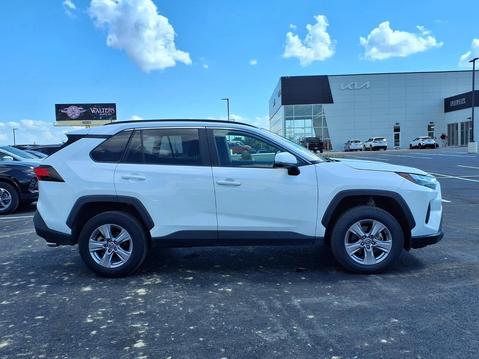 Used 2025 Ice Cap Toyota XLE image 25