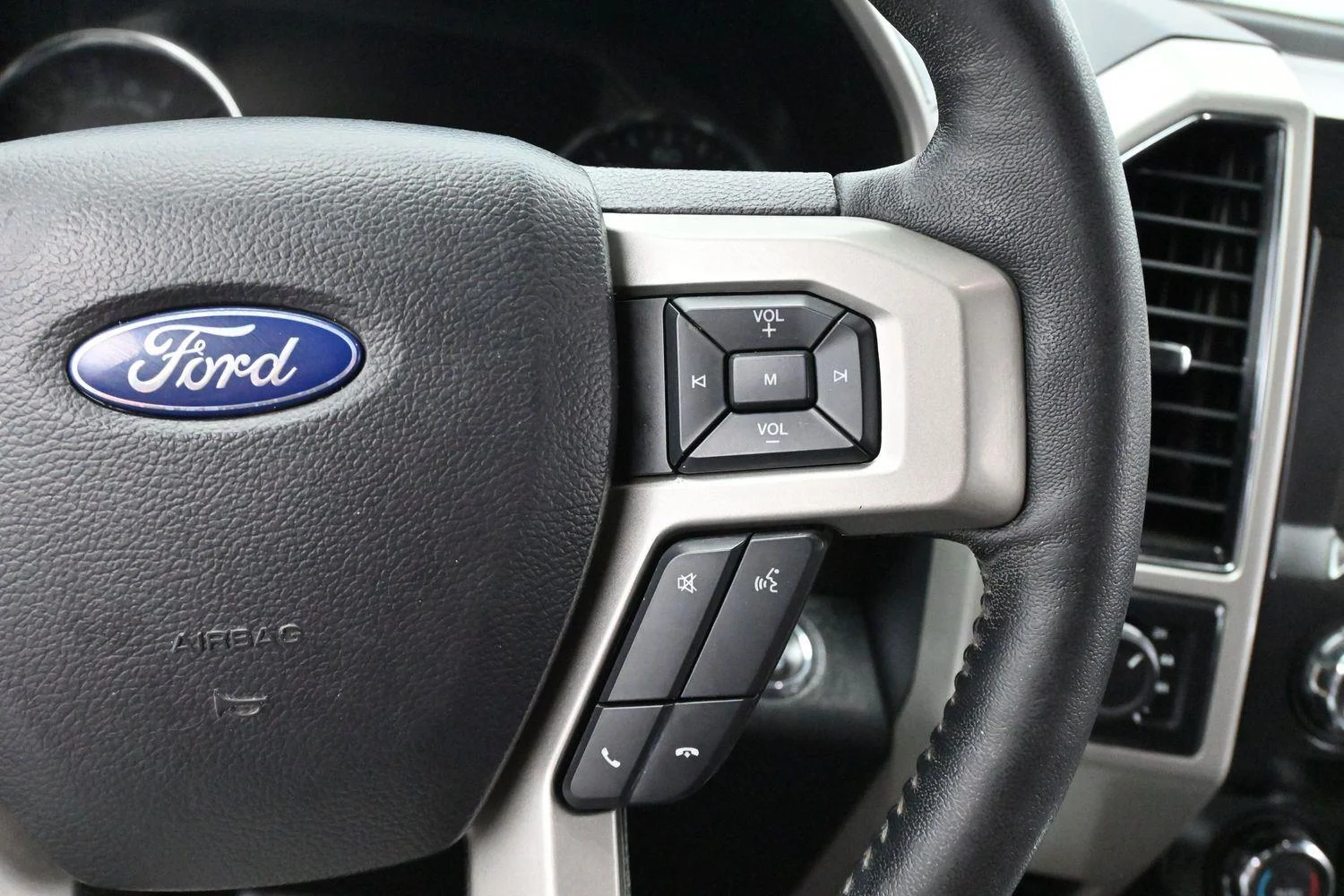 Used 2020 Magma Red Ford LARIAT image 20